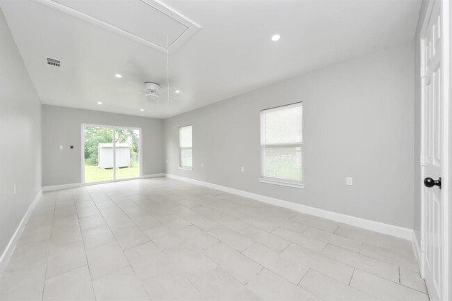Building Photo - 6735 Alpine Dr