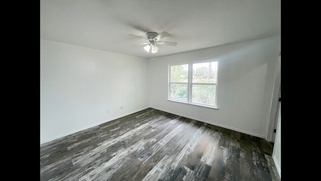 Building Photo - 5000 Mashie Cove