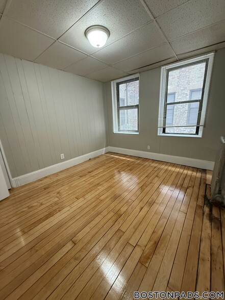 Building Photo - 437 Cambridge St