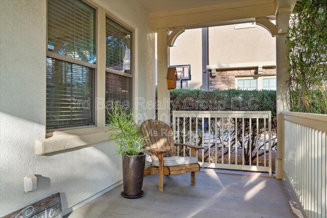 Building Photo - 21072 W Maiden Ln