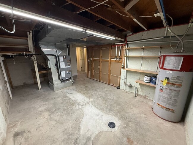 Building Photo - Three Bedroom, One and half bathroom, Attached Two Car Garage, Central Air!