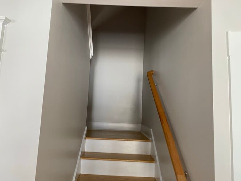 Stairs - 613 Blenheim Ave