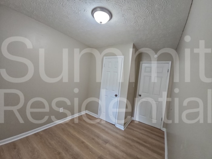 Building Photo - 5950 Stonewall Dr