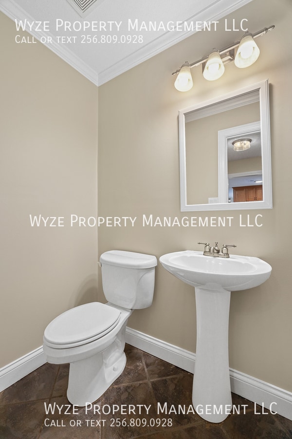 Building Photo - 2105 Manassas Dr SW