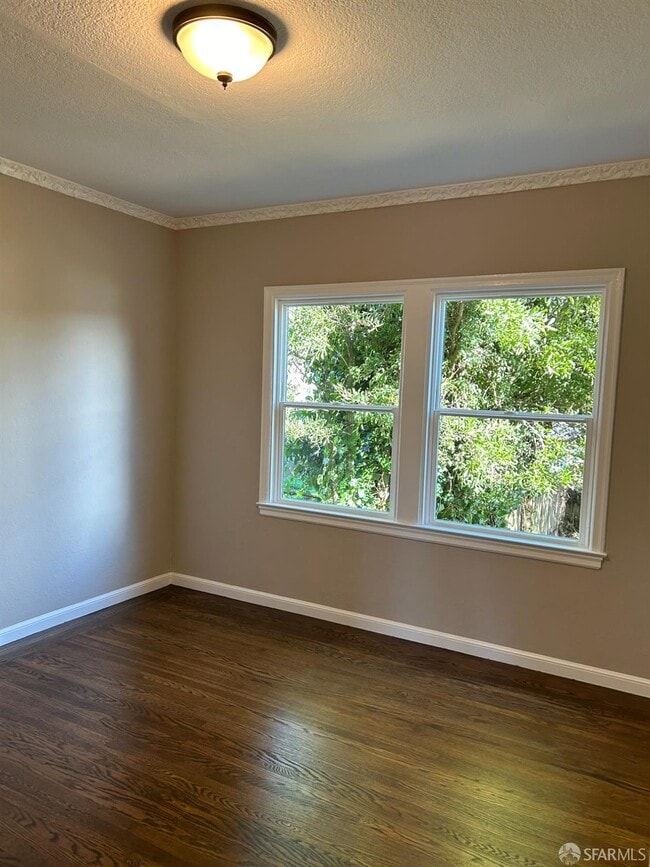 Building Photo - 242 Bright St