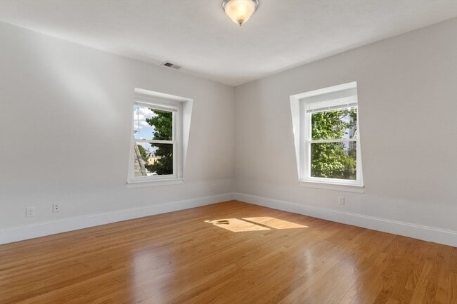 Building Photo - 102 Jaques St