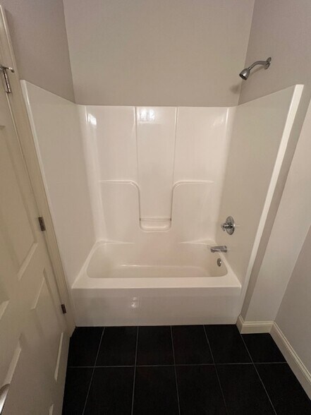 Master Bathroom - 605 Grandview Ct