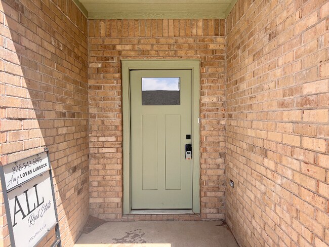 Building Photo - 5805 Urbana Pl