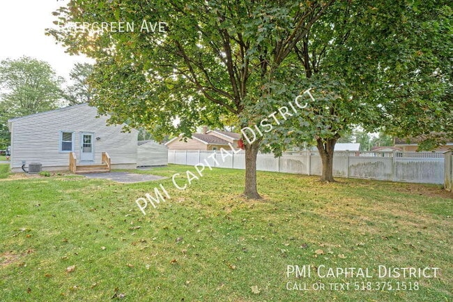 Building Photo - 1368 Evergreen Ave