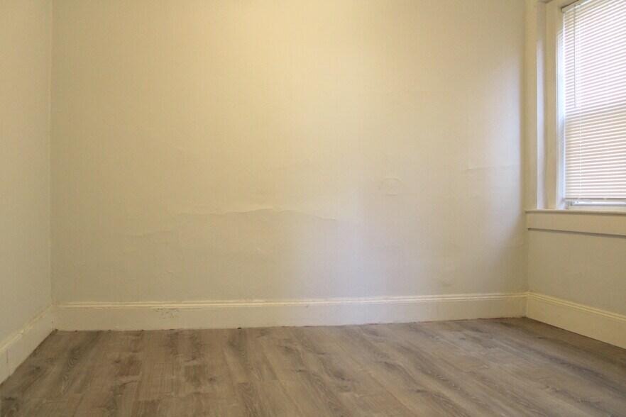 Building Photo - 10 Henchman St