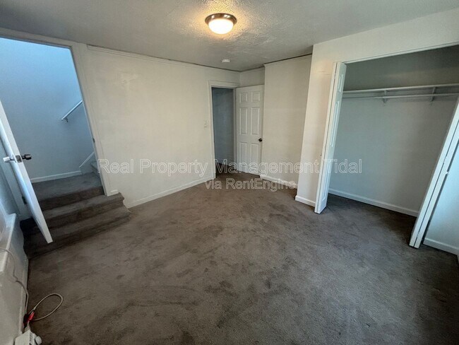 Building Photo - 821 Mt Vernon Ave