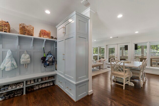 Building Photo - 4470 Chatworth Ct NE