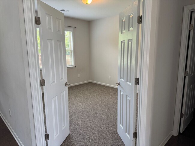 Building Photo - South AVL - Beautiful, Spacious, Versatile...