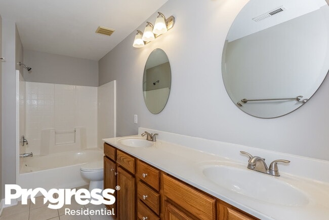 Building Photo - 1440 Standish Dr