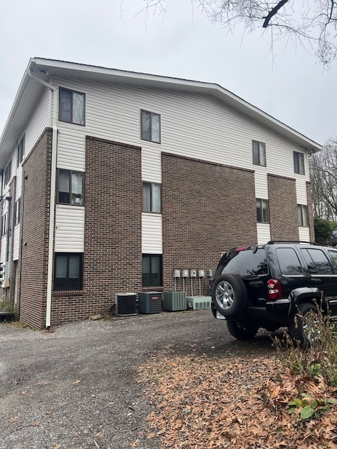 Building Photo - 3210 Orleans Dr