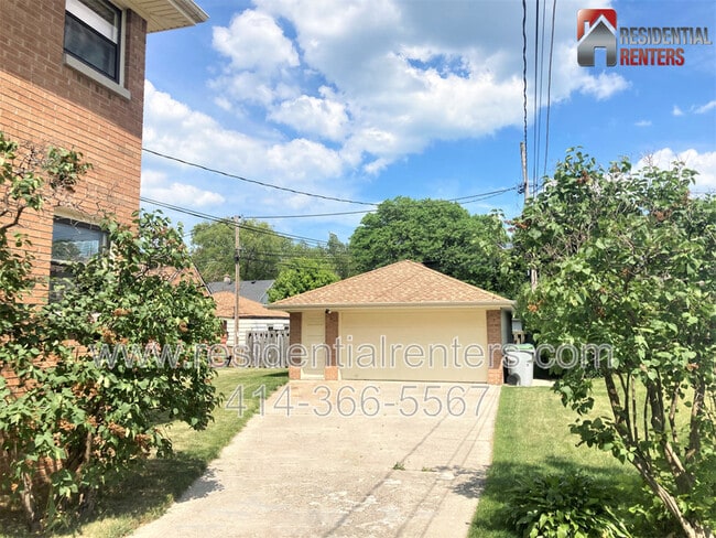 Building Photo - 3760 S Clement Ave