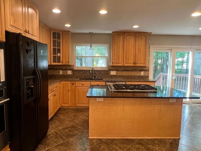 Building Photo - 105 Bellows Pl