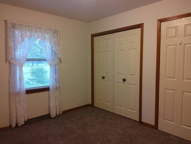 Building Photo - 3 Bedroom 2 Bathroom Home in Goshen!