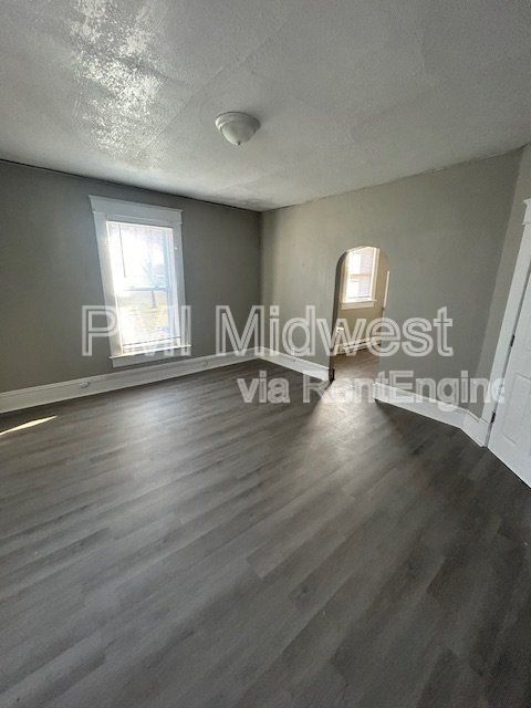 Building Photo - 2516 S Washington St