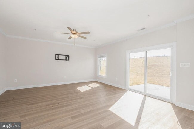 Building Photo - 9962 Roulette Dr