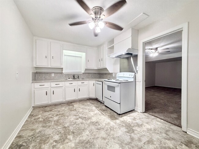 Building Photo - 832 S Anderson St