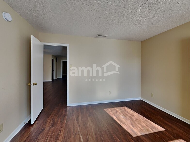 Building Photo - 1212 N Aberdeen Dr