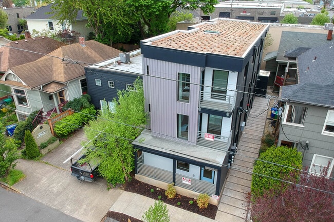 Building Photo - 2311 SE 11th Ave