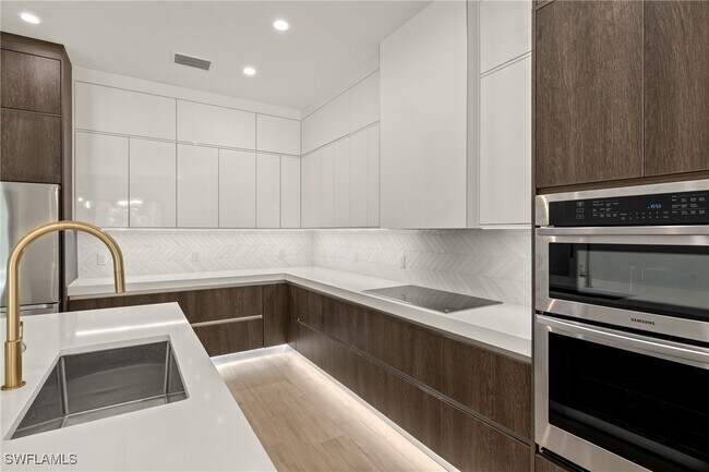 Building Photo - 1587 Golden Gate Blvd W