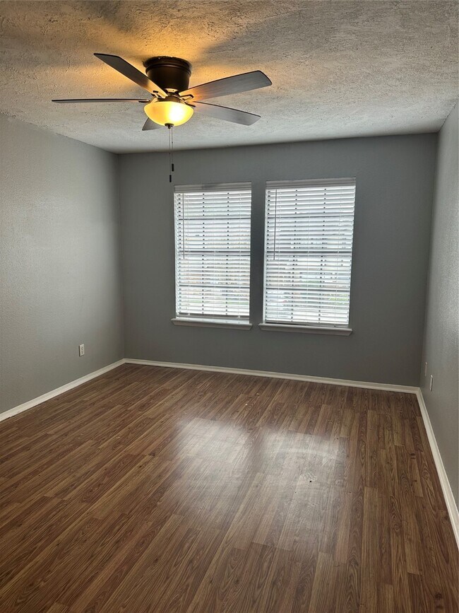 Building Photo - 200 Pecan Dr