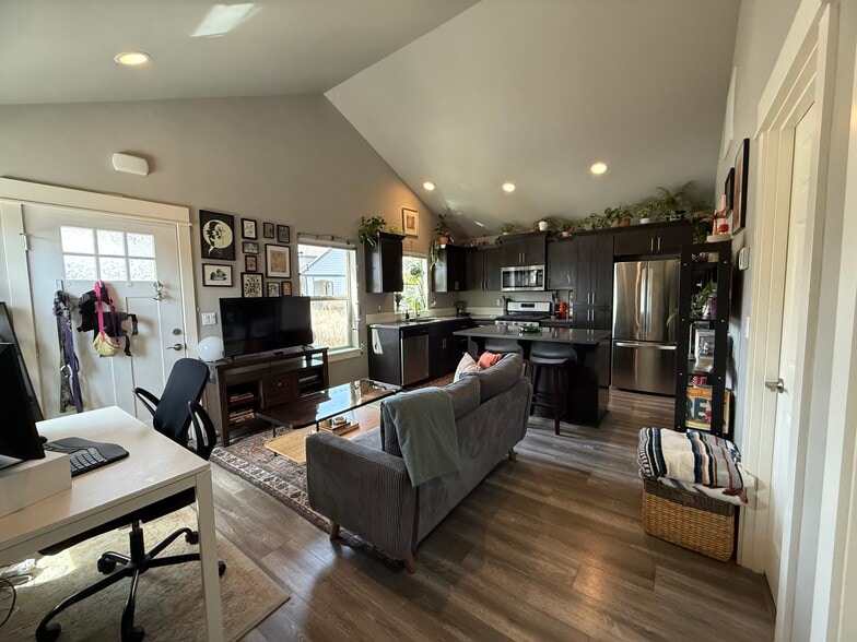 Building Photo - 20130 Carson Creek Ct