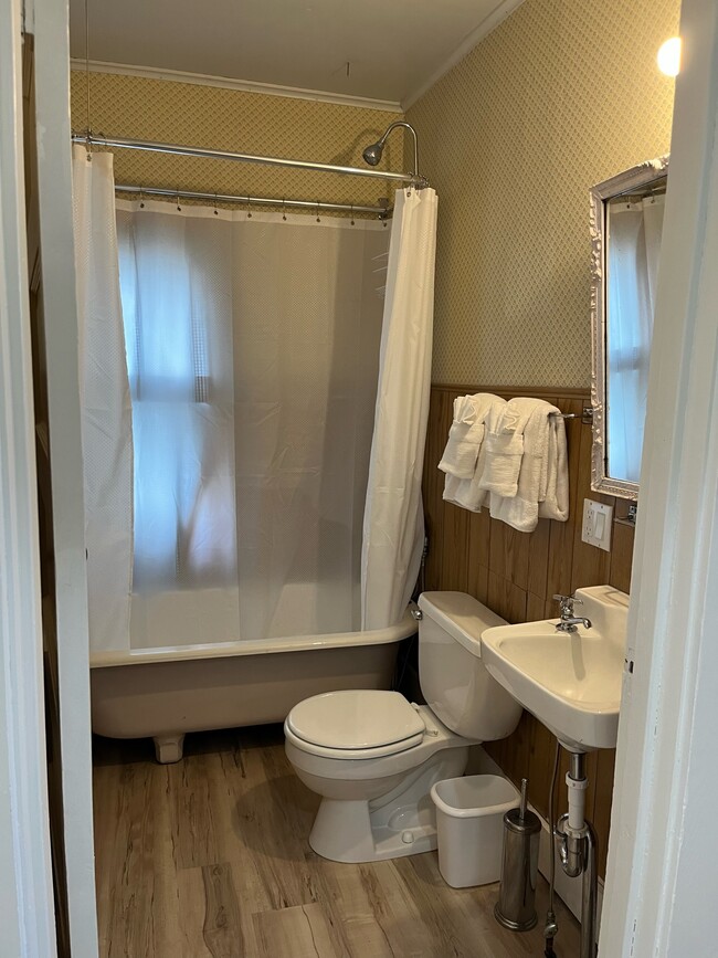 Building Photo - 1801 Beck Ave