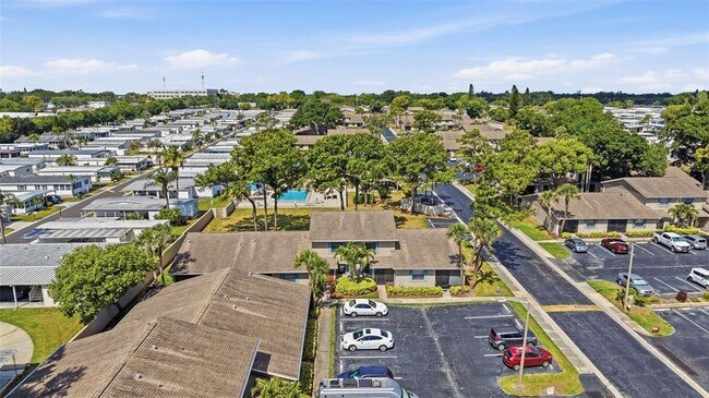 Building Photo - 2131 Ridge Rd S