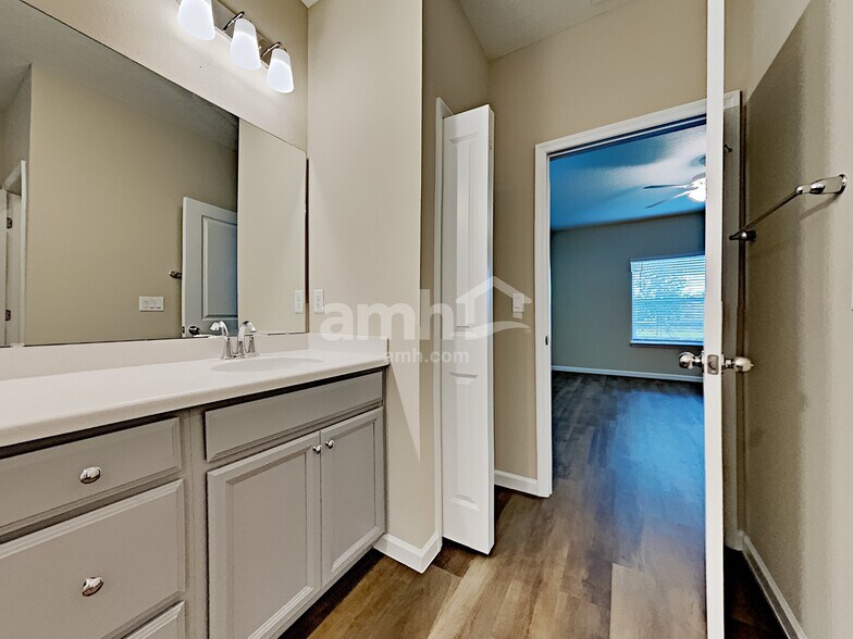 Building Photo - 300 Anastasia Park Rd