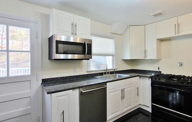 Building Photo - 663 High Ridge Rd