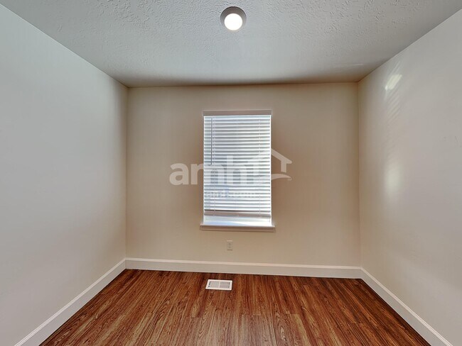 Building Photo - 344 North St