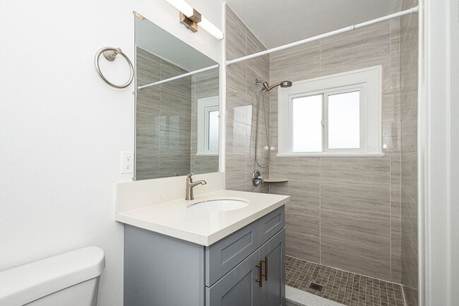 Building Photo - Bright and airy 2-bedroom 2-bath in Mid- City