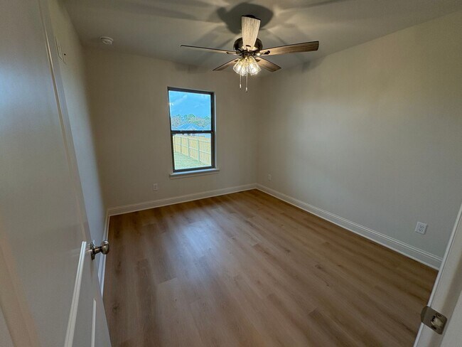 Building Photo - 368 Mary Cir