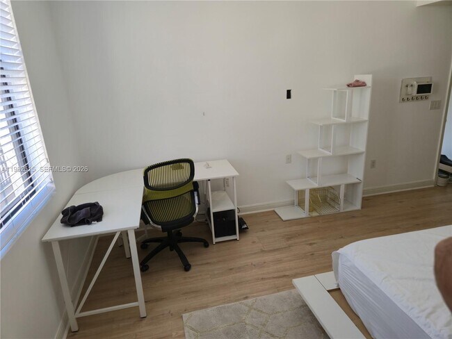 Building Photo - 888 Douglas Rd