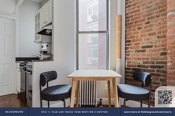 Building Photo - 246 Mott St