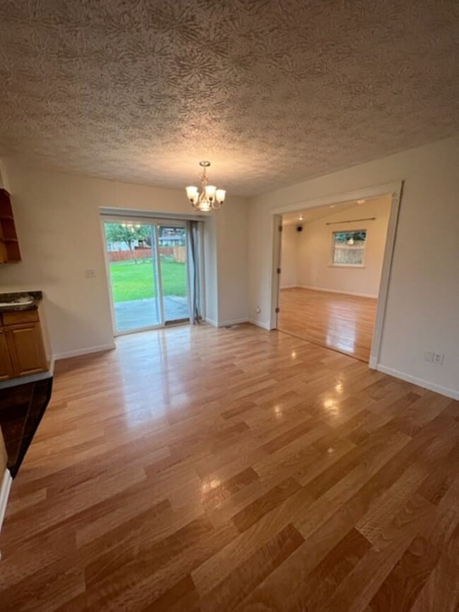 Building Photo - Gorgeous Eagle River Home w/ Open Concept Layout!