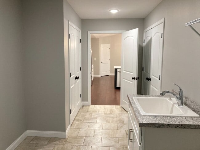 Building Photo - 116 Legacy Ct
