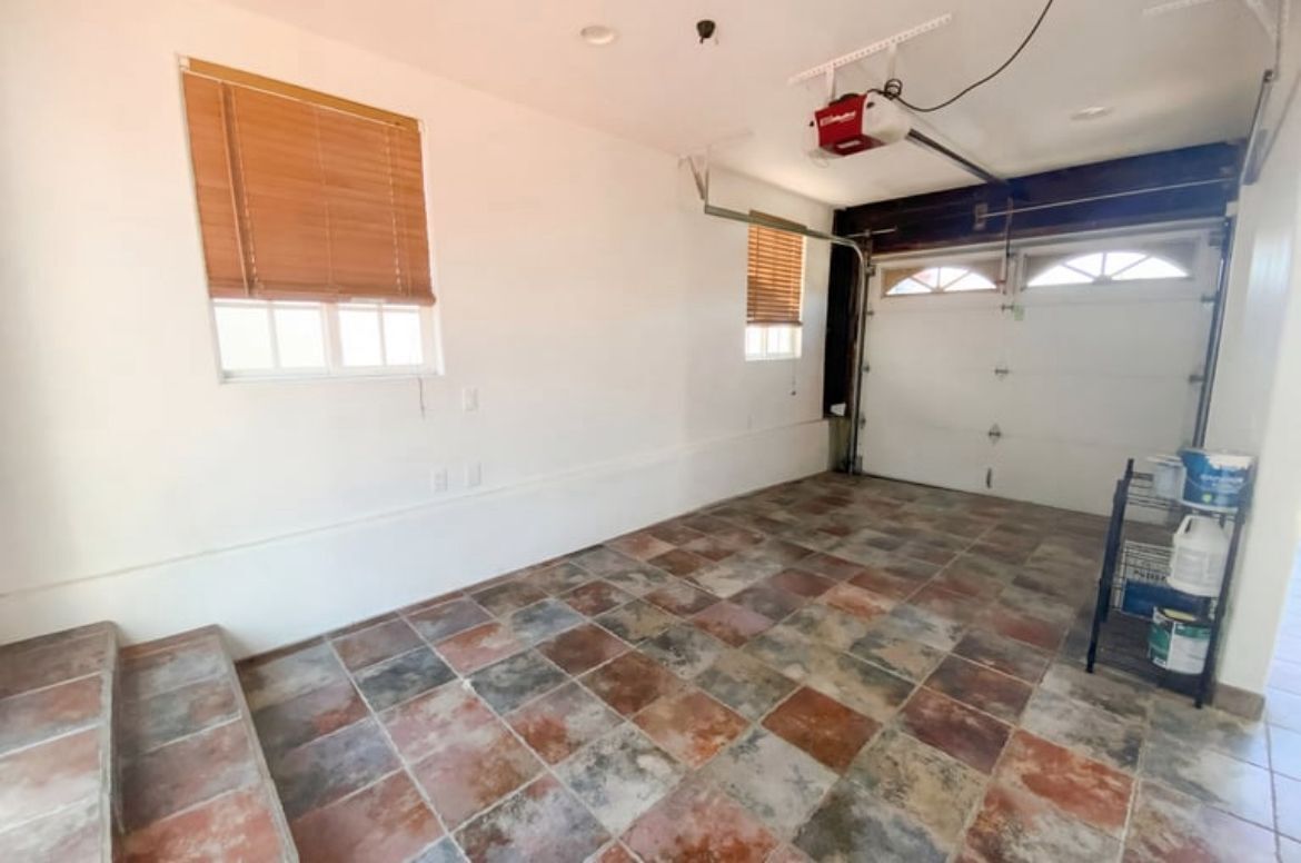 Building Photo - 2541 Haller St