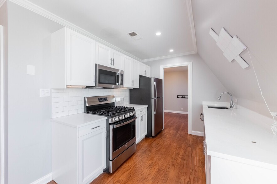 Building Photo - 4938 S Drexel Blvd