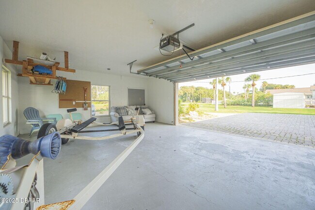 Building Photo - 450 Lambert Ave