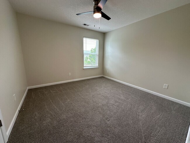 Building Photo - Modern Comfort Meets Country Serenity in Sevierville