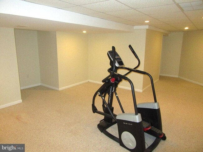 Building Photo - 136 Clear Creek Dr