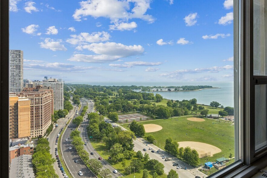 Building Photo - 3600 N Lake Shore Dr