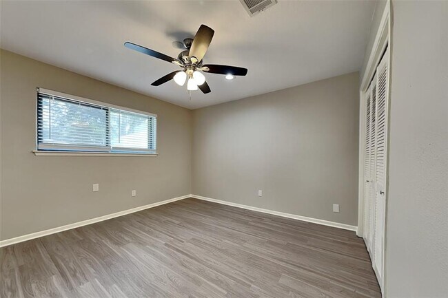 Building Photo - 2318 Turtle Creek Dr
