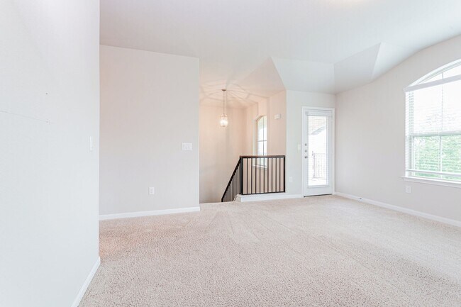 Building Photo - 605 Allenscreek Way-