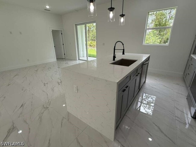 Building Photo - 723 Epps Brown St E